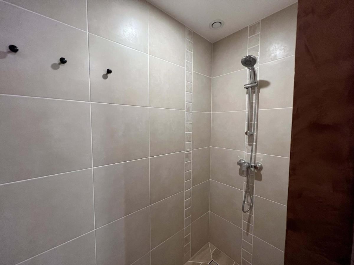 Bel Appartement Au Centre Du Vieux 茹瓦尼 外观 照片