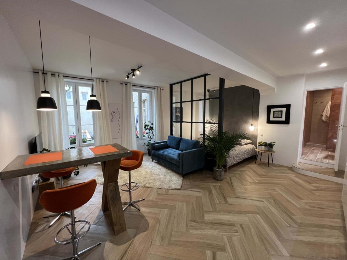Bel Appartement Au Centre Du Vieux 茹瓦尼 外观 照片