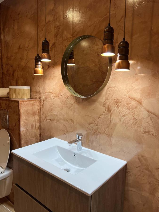 Bel Appartement Au Centre Du Vieux 茹瓦尼 外观 照片