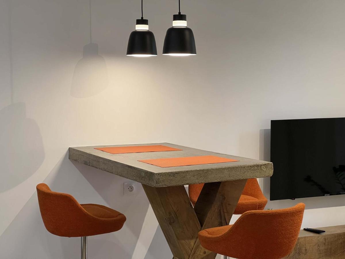 Bel Appartement Au Centre Du Vieux 茹瓦尼 外观 照片