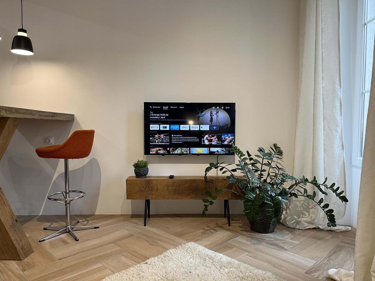 Bel Appartement Au Centre Du Vieux 茹瓦尼 外观 照片