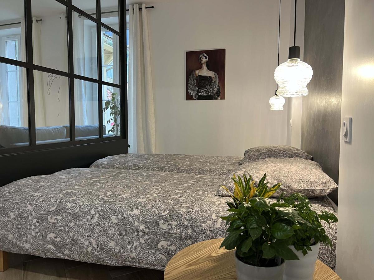 Bel Appartement Au Centre Du Vieux 茹瓦尼 外观 照片