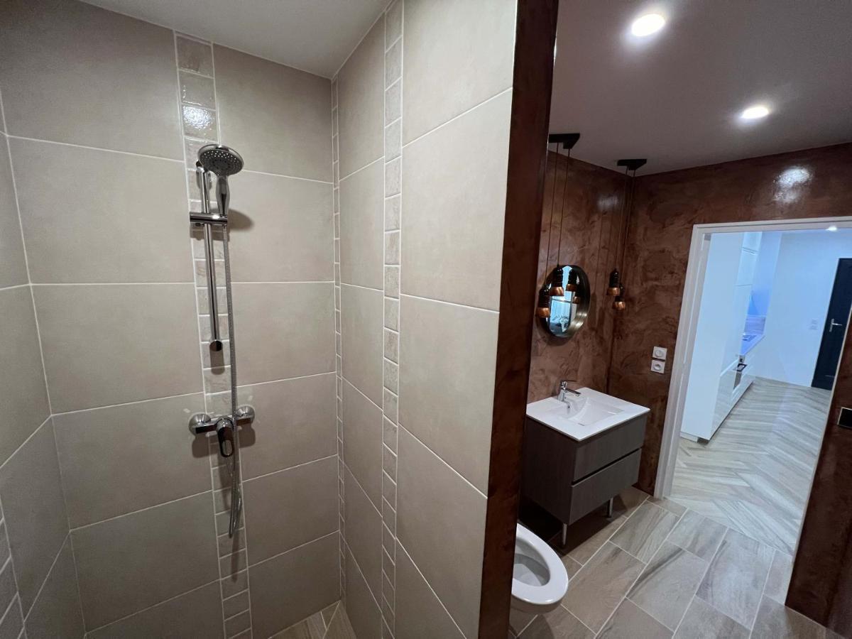 Bel Appartement Au Centre Du Vieux 茹瓦尼 外观 照片